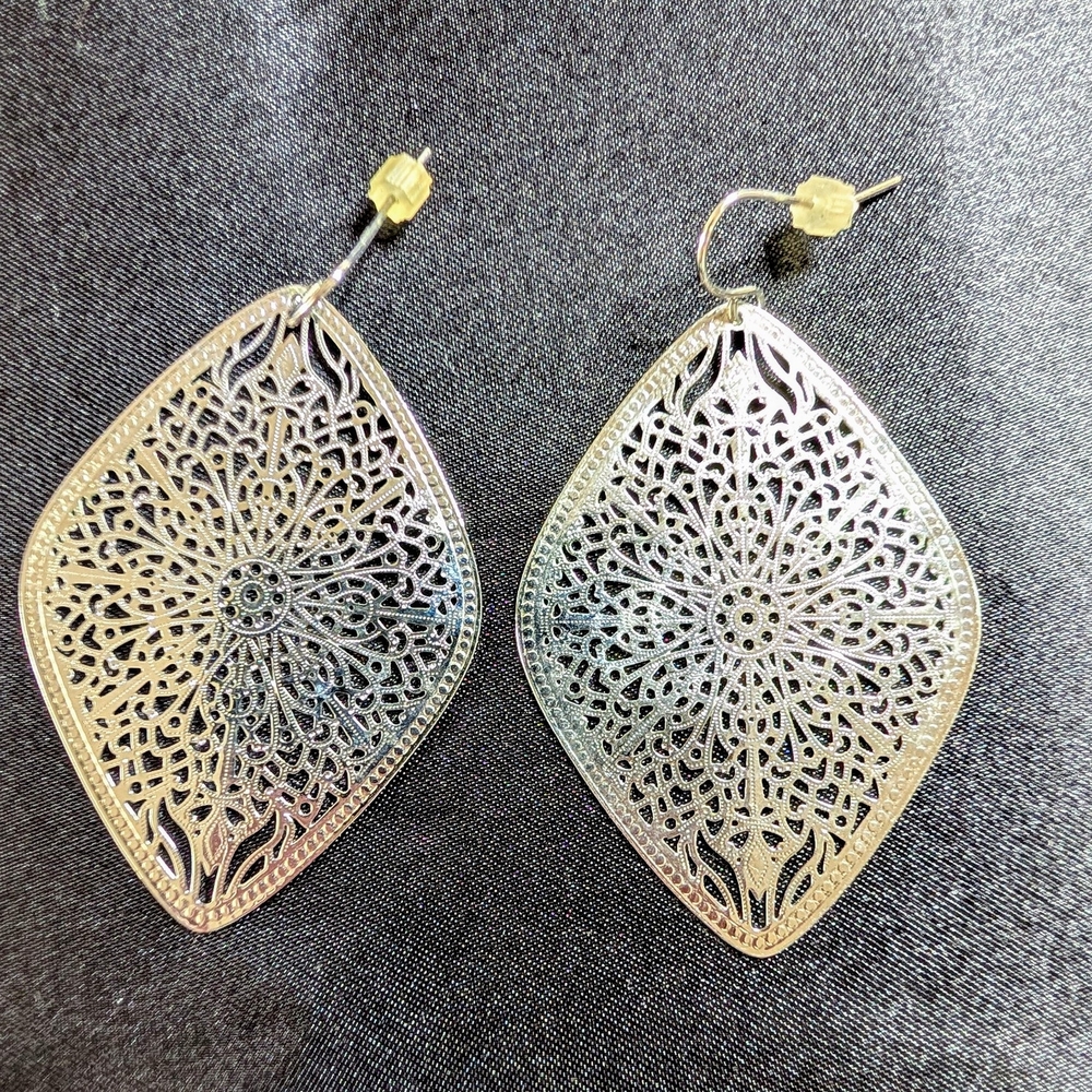 Elegant Silver Filigree Earrings